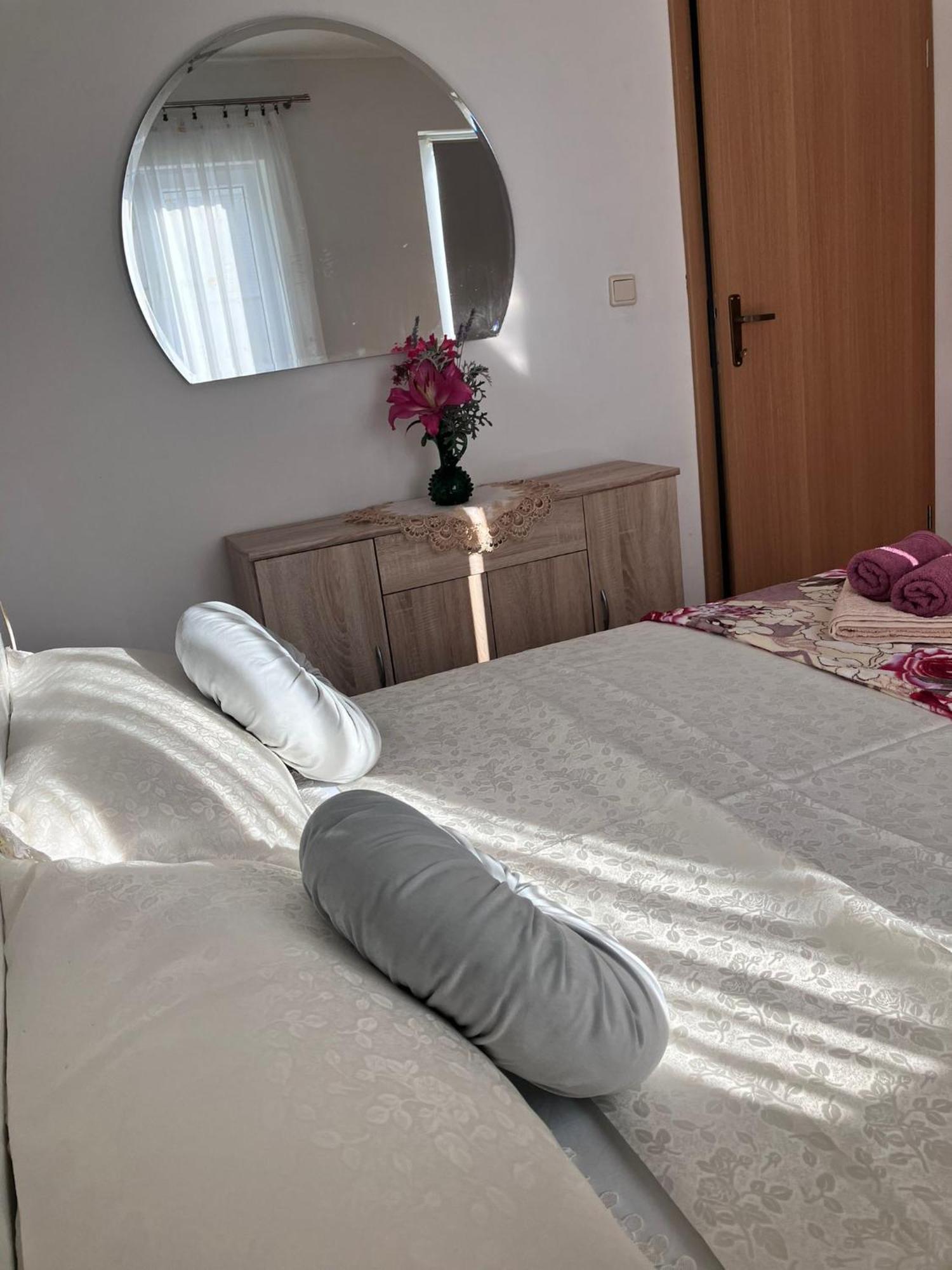App Matea Dramalj Exterior foto
